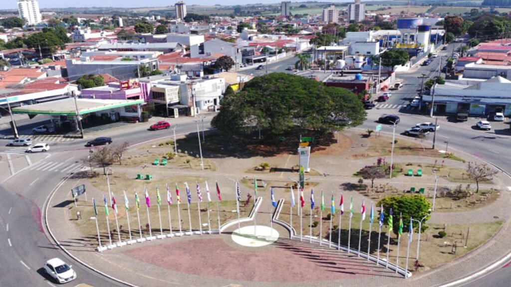 Praça das Bandeiras - Av Rebouças - centro Sumaré
